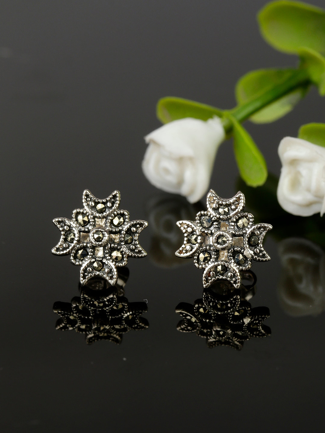 

GIVA 925 Sterling Silver Oxidised Crescent Stud Earrings