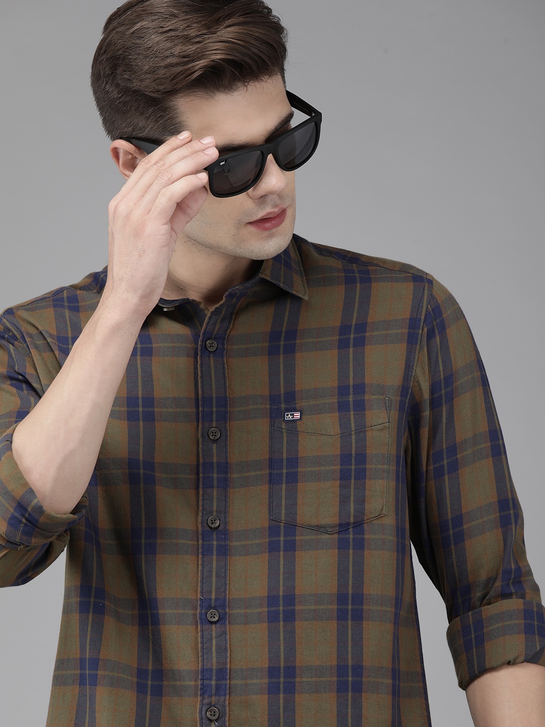 

Arrow Sport Men Brown & Navy Blue Slim Fit Checked Casual Shirt