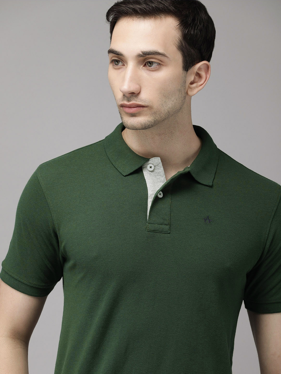 

Arrow Sport Men Green Solid Polo Collar T-shirt