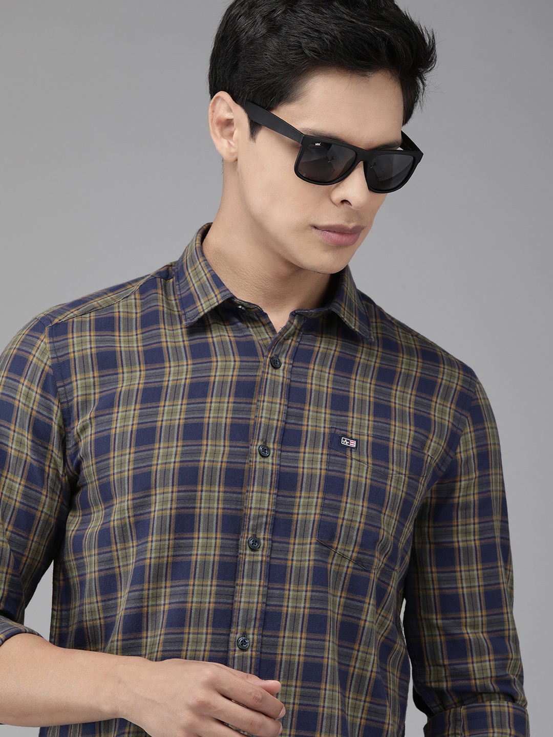

Arrow Sport Men Green & Navy Blue Slim Fit Checked Casual Shirt