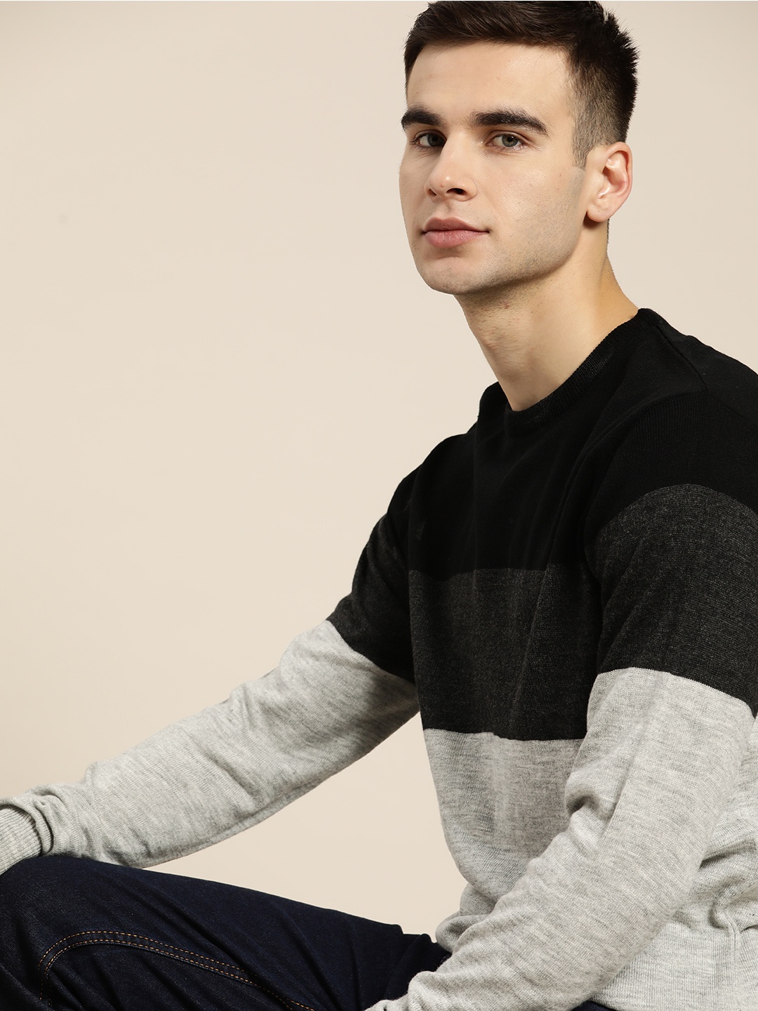 

ether Men Grey Melange & Black Colourblocked Pullover