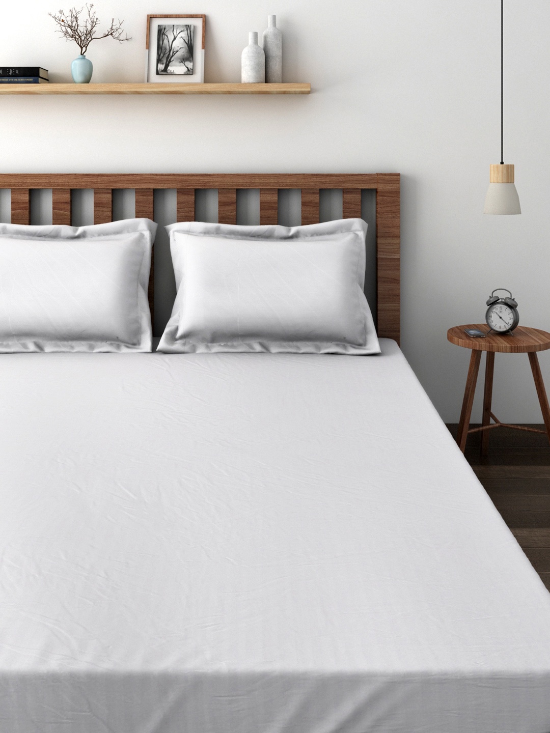 

BOMBAY DYEING White Cotton 300 TC Fine Double Bedsheet with 2 Pillow Covers