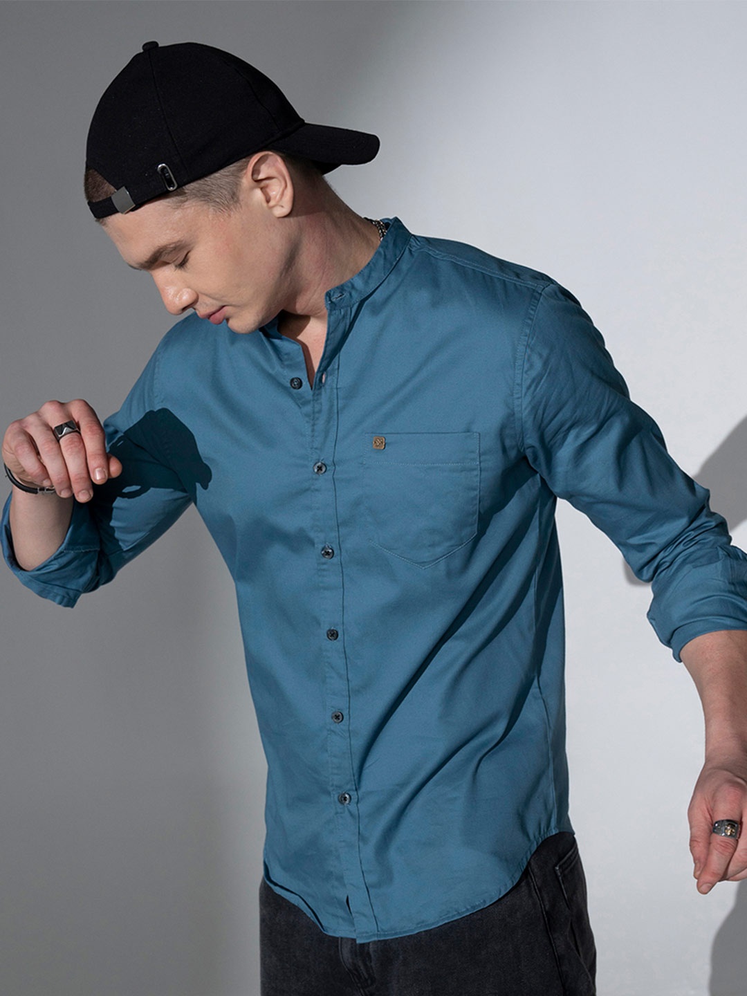 

Hubberholme Men Blue Slim Fit Solid Twill Weave Casual Shirt