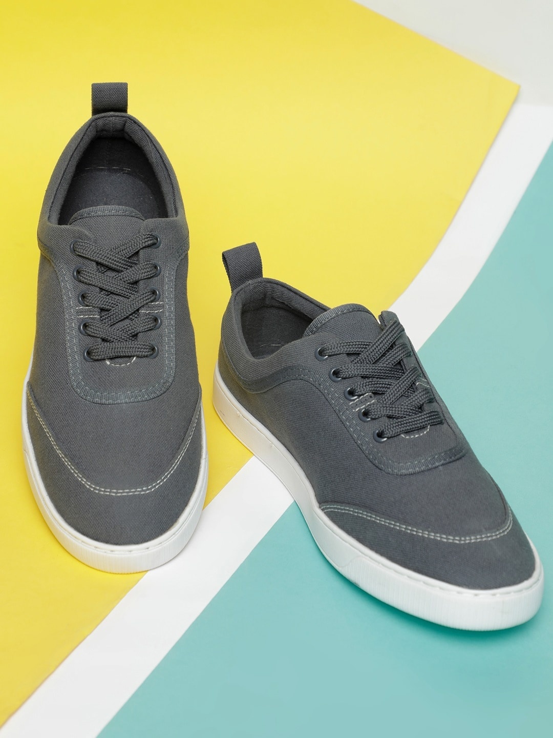 

LOCOMOTIVE Men Grey Solid Sneakers
