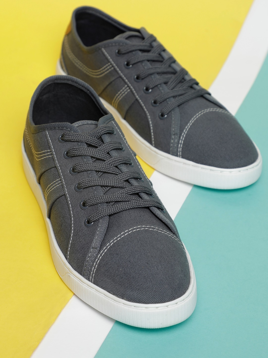 

LOCOMOTIVE Men Grey Sneakers