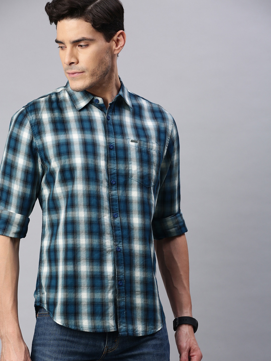 

abof Men Blue & Black Slim Fit Checked Casual Shirt