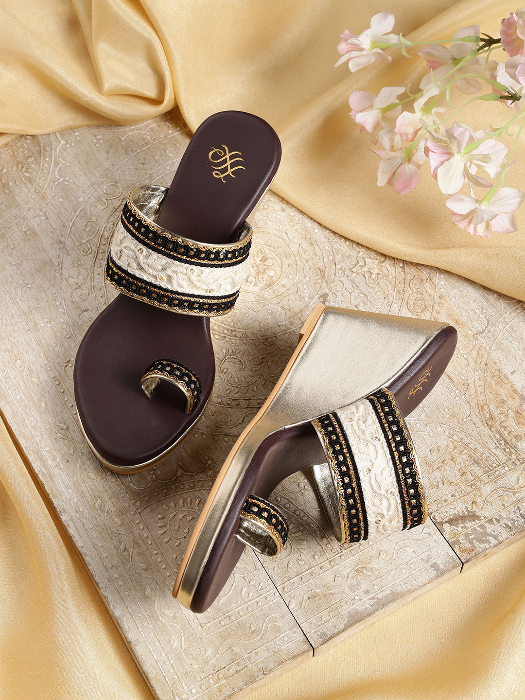 

House of Pataudi Off White & Black Handcrafted Woven Design Wedges