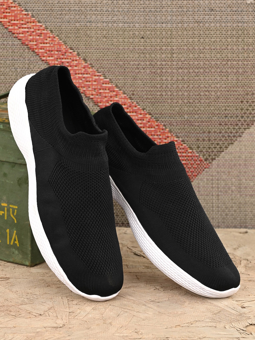 

AfroJack Men Black Mesh Running Non-Marking Shoes