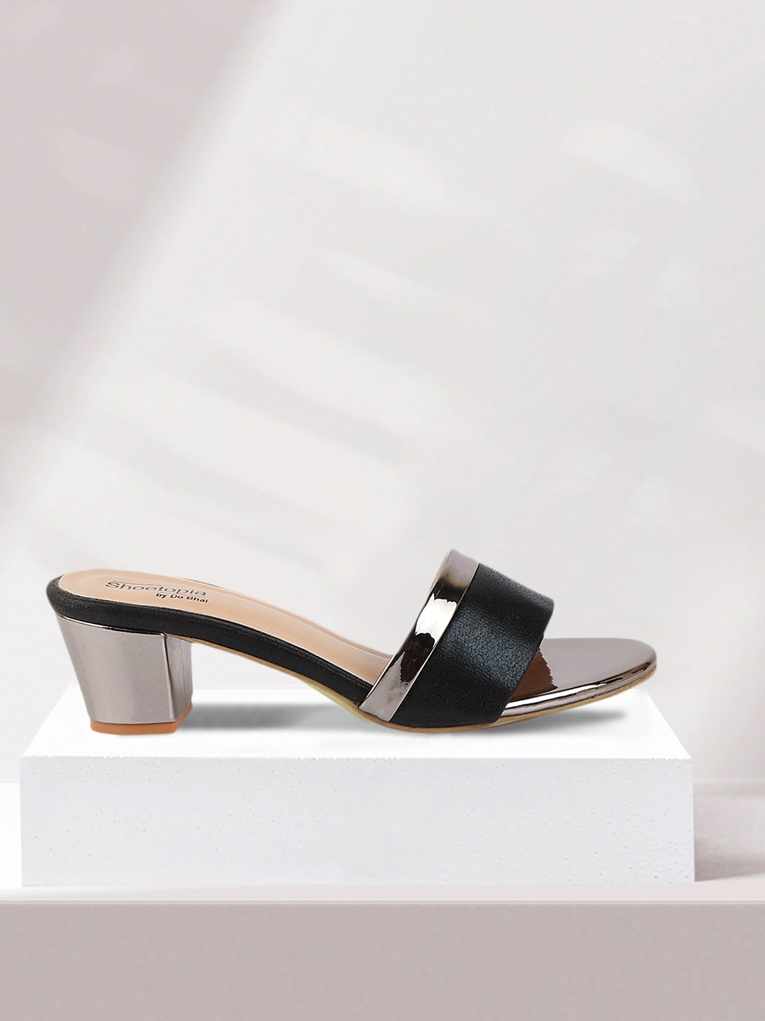 

Shoetopia Black Colourblocked Block Mules