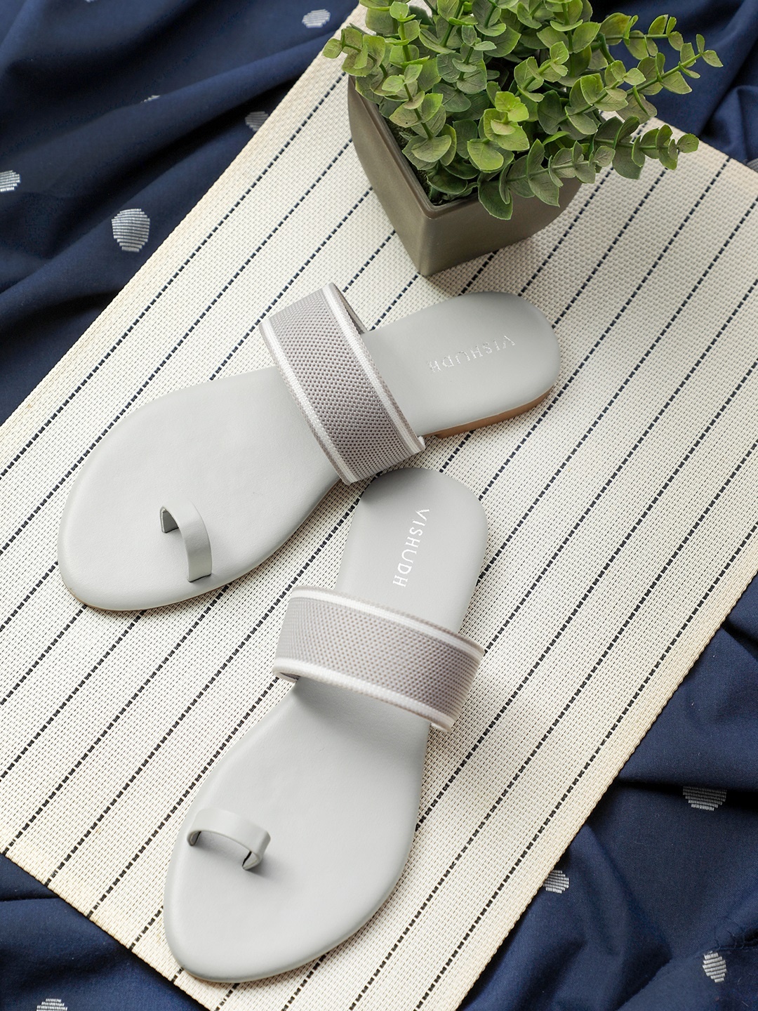 

Vishudh Women Grey One Toe Flats