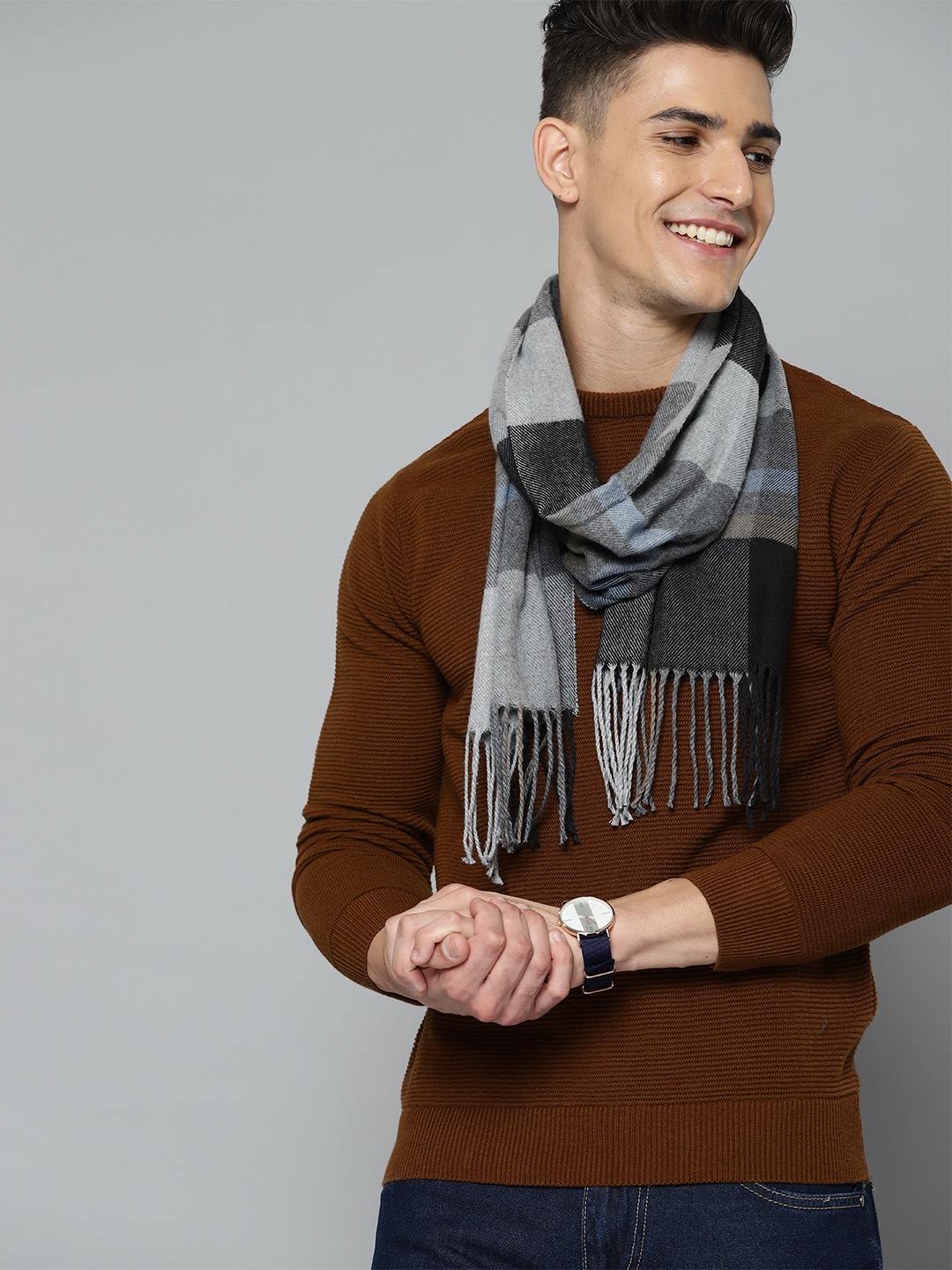 

Mast & Harbour Men Grey & Charcoal Checked Scarf