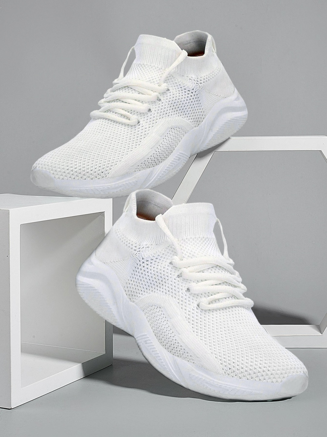 

Yuuki Men White Running Advance Memory Foam Shoe
