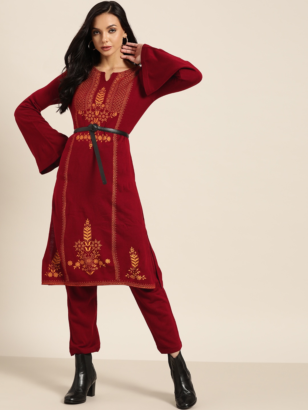 

Sangria Women Maroon & Golden Ethnic Motifs Printed Regular Kurta with Trousers