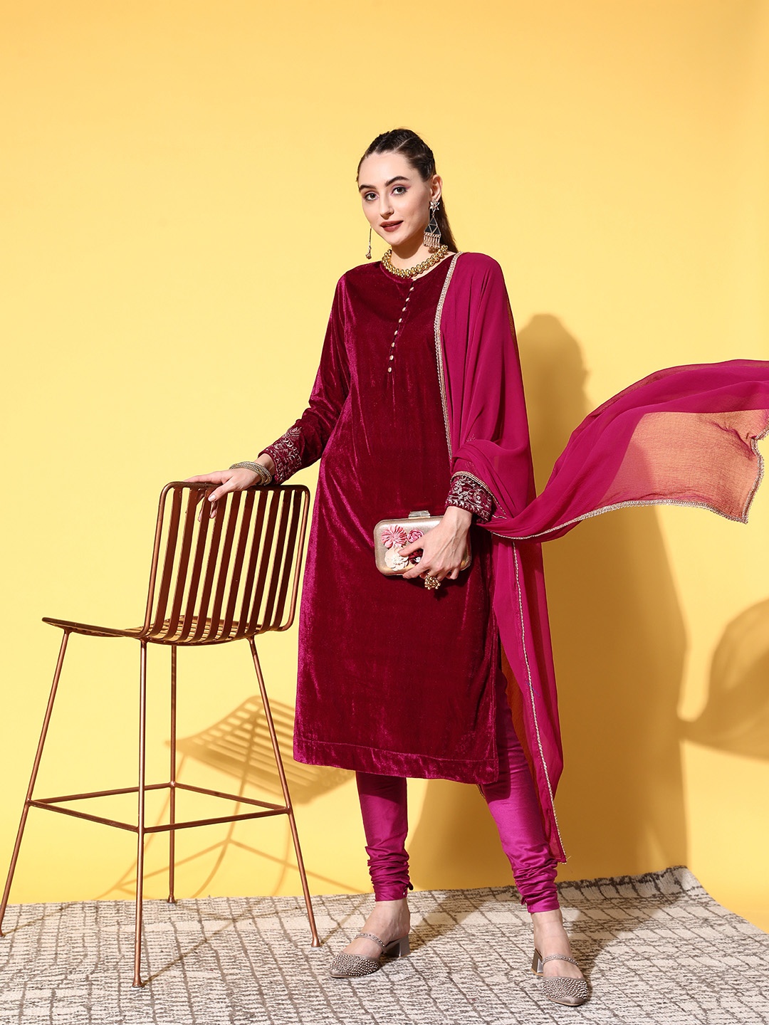 

Sangria Women Pink Solid Velvet Finish Kurta Set