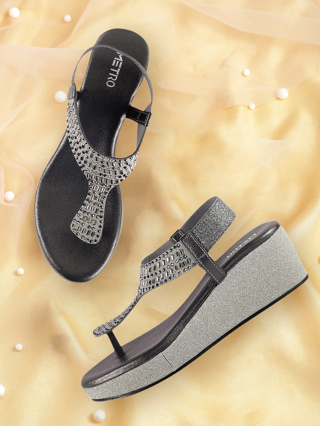 

Metro Women Grey Wedge Sandals