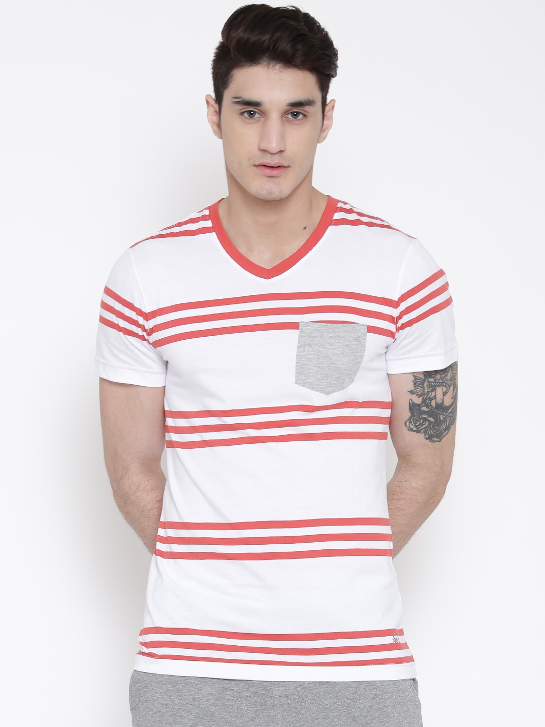 

Undercolors of Benetton Men White Striped V-Neck T-shirt