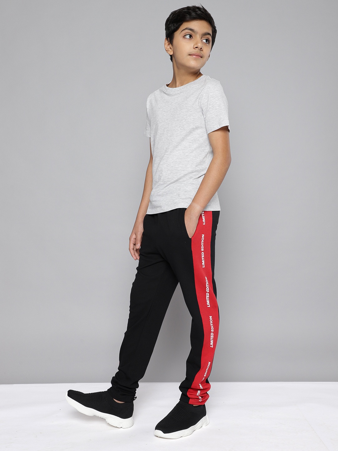 

Kook N Keech Teens Boys Black & Red Printed Pure Cotton Track Pants