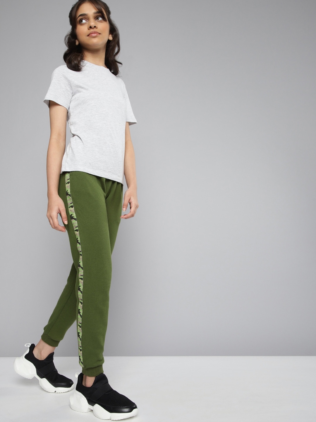 

Kook N Keech Teens Girls Olive Green Solid Pure Cotton Joggers