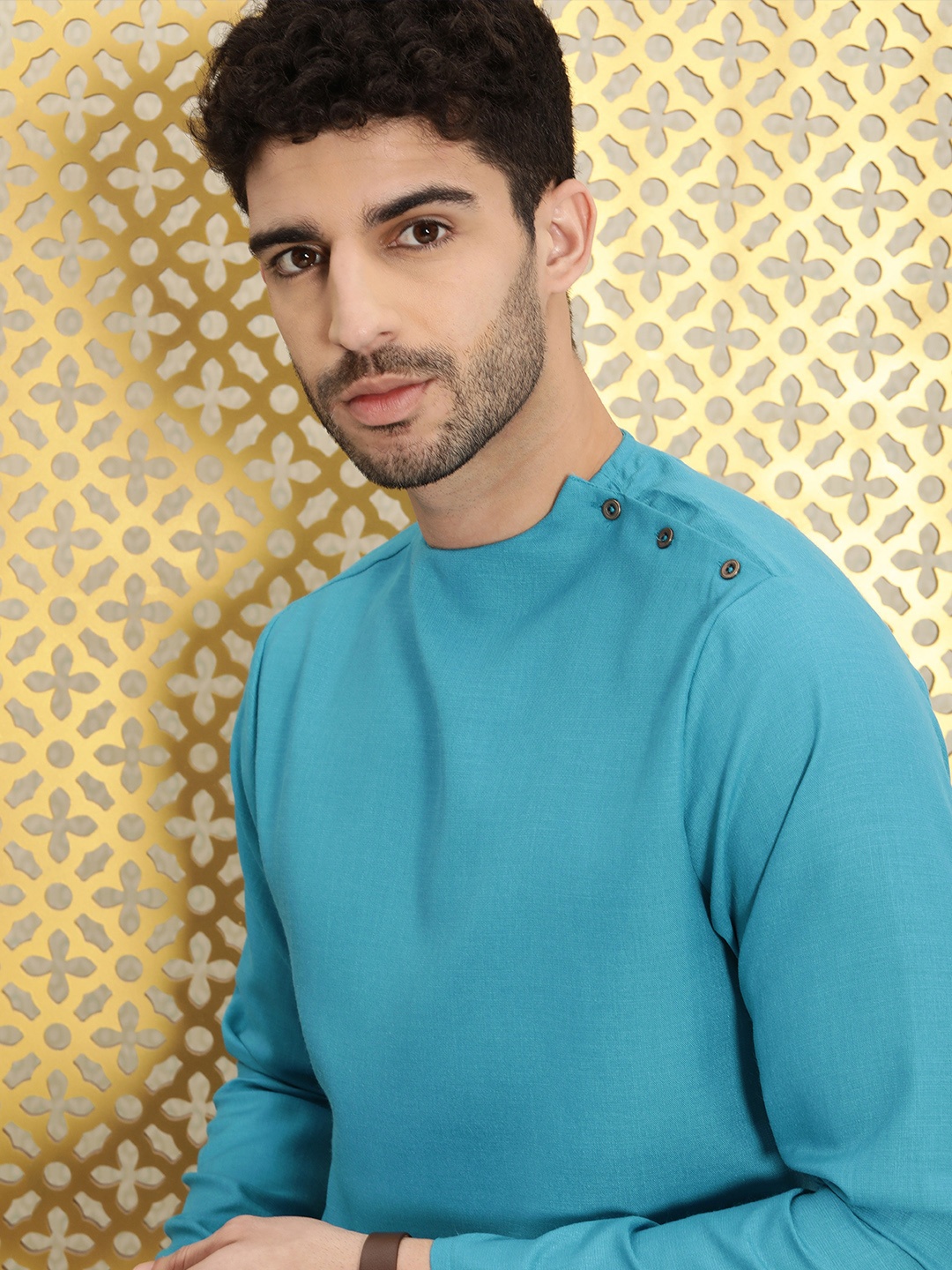 

Ode by House of Pataudi Men Blue Solid Rozana Kurta