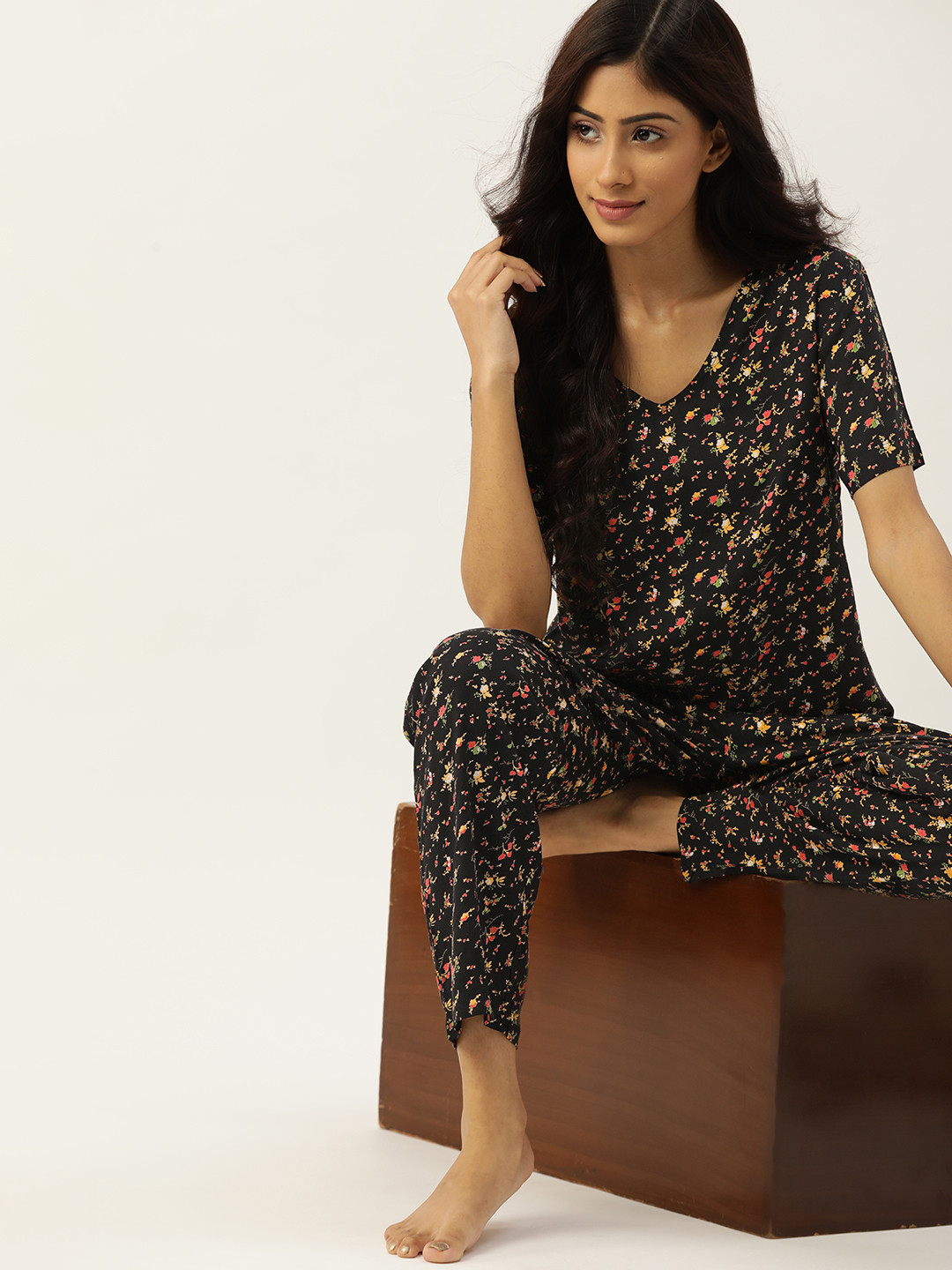 

ETC Women Black & Yellow Floral Printed Night Suit