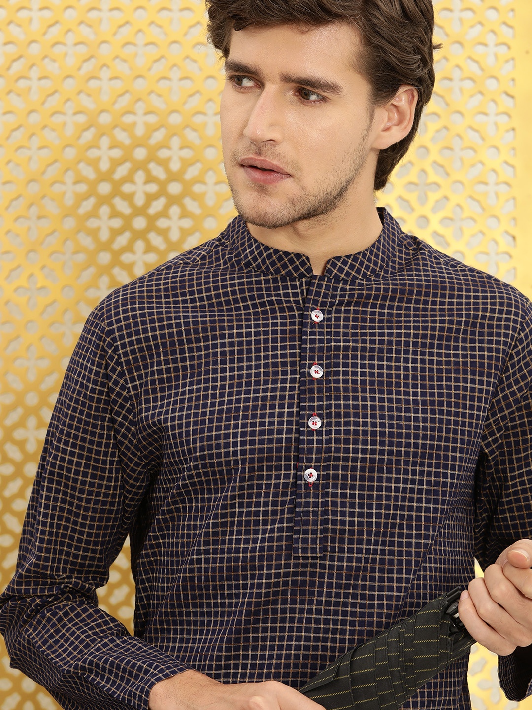 

Ode by House of Pataudi Men Navy Blue Checked Mandarin Collar Kurta