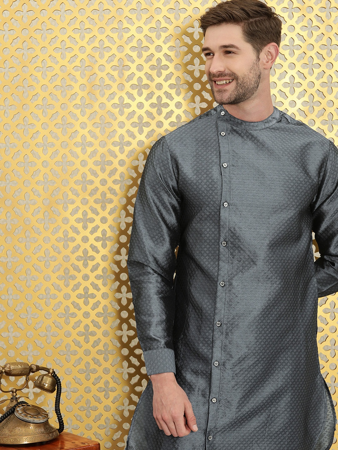 

Ode by House of Pataudi Men Grey Woven Design Angrakha Rozana Kurta