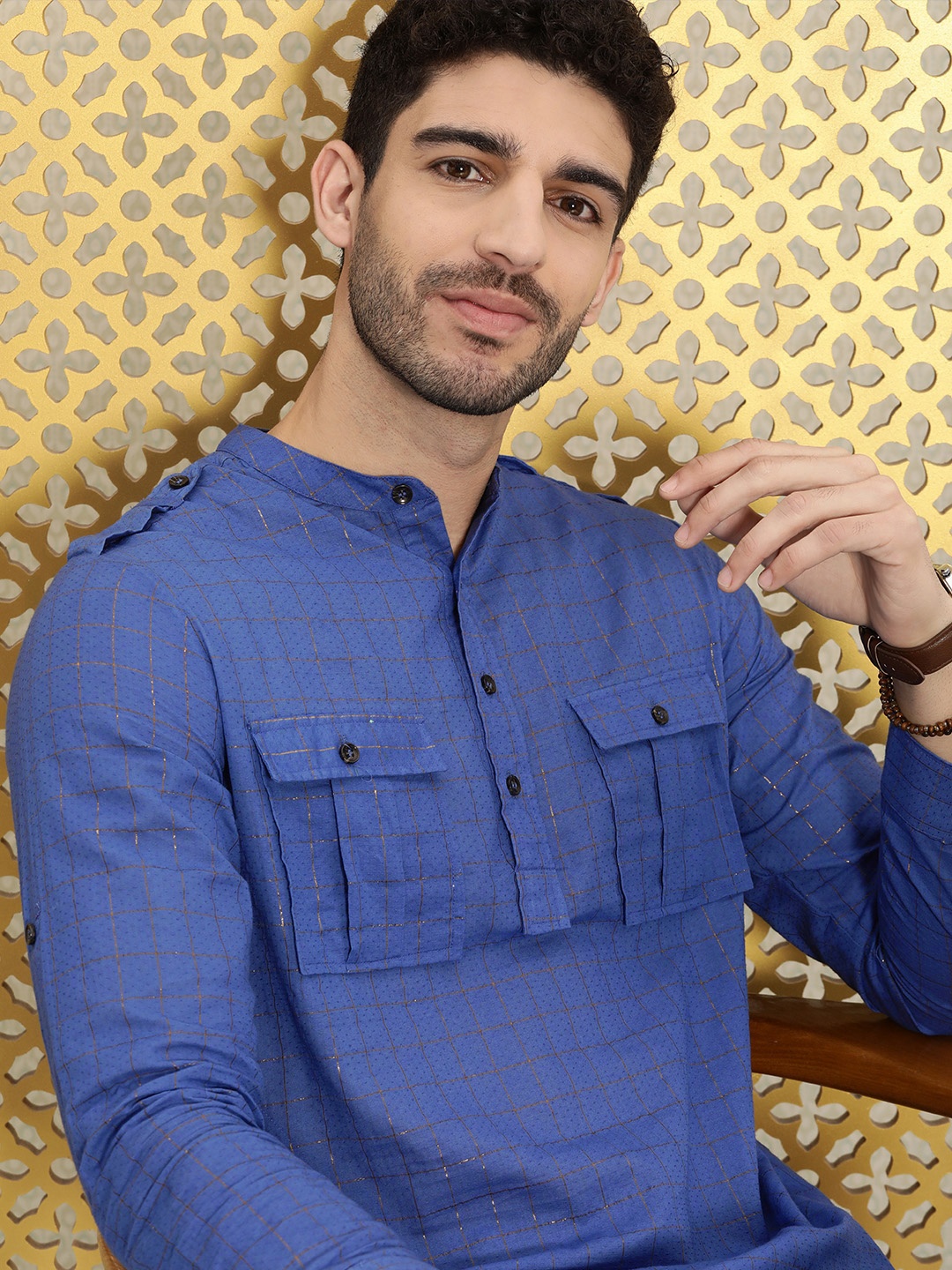 

Ode by House of Pataudi Men Blue & Gold-Toned Checked Pathani Kurta