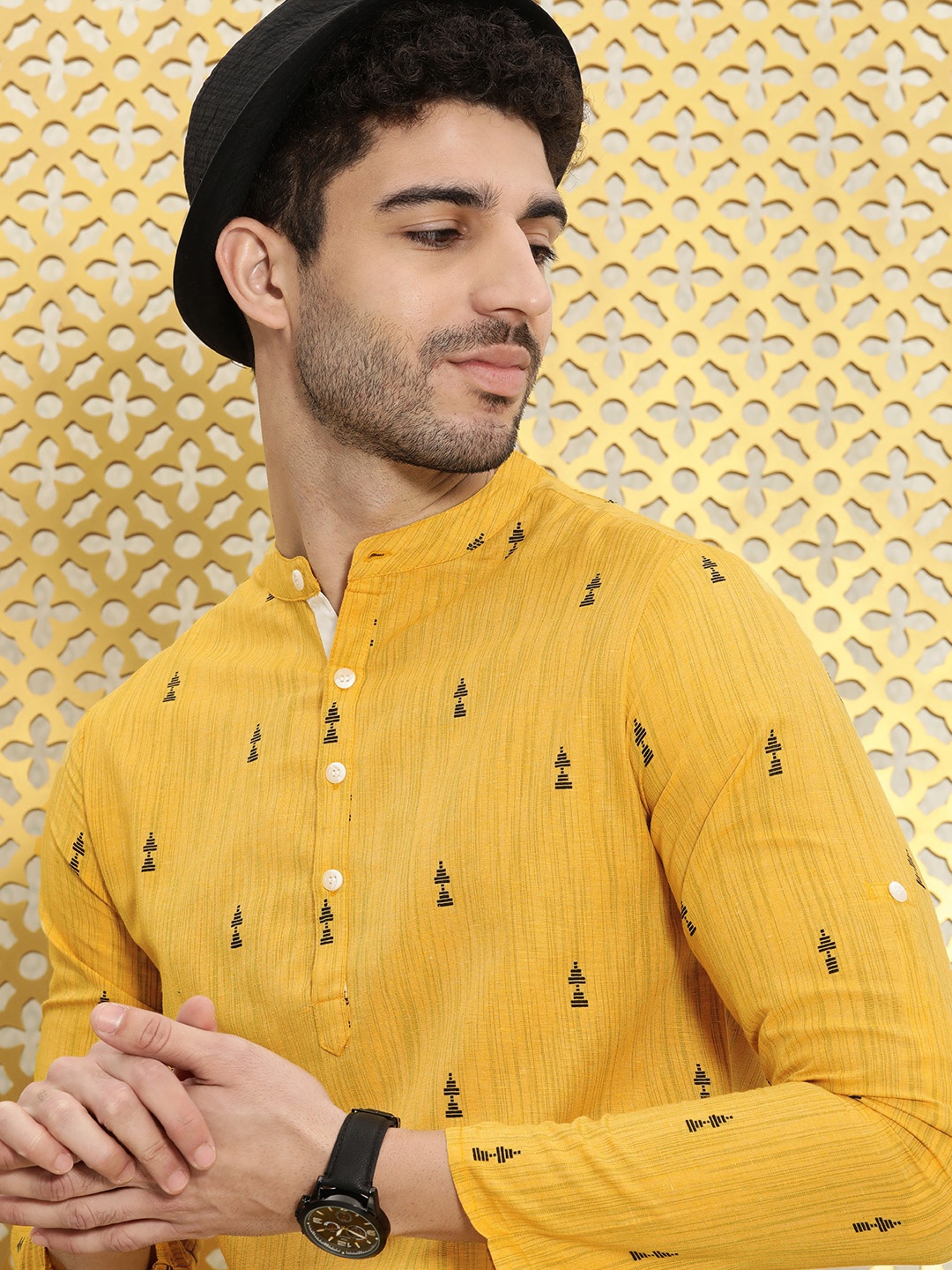 

Ode by House of Pataudi Men Mustard Yellow Printed Thread Work Rozana Cotton Kurta