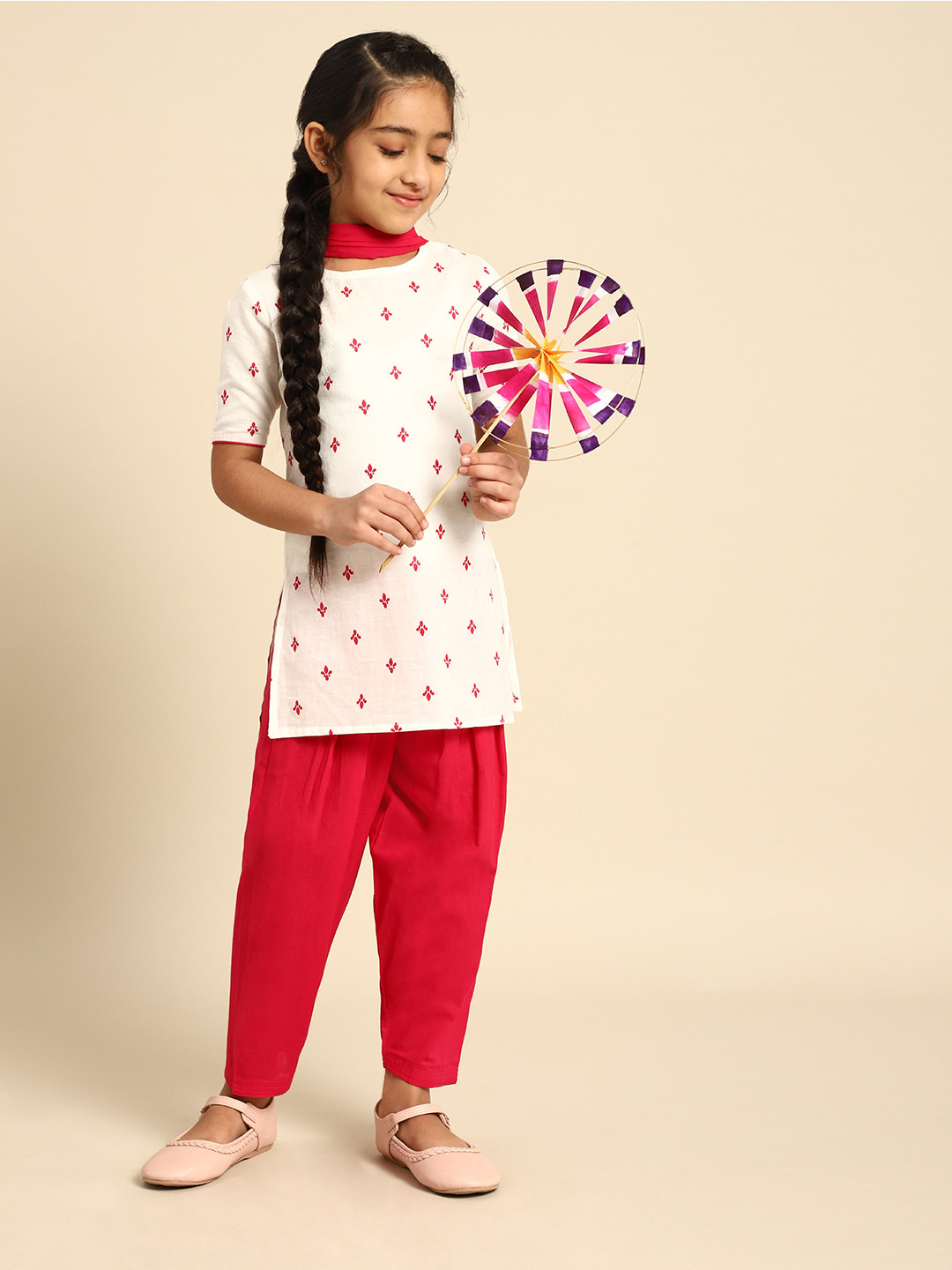 

House of Pataudi Girls White & Pink Ethnic Print Cotton Jashn Kurta with Salwar & Dupatta