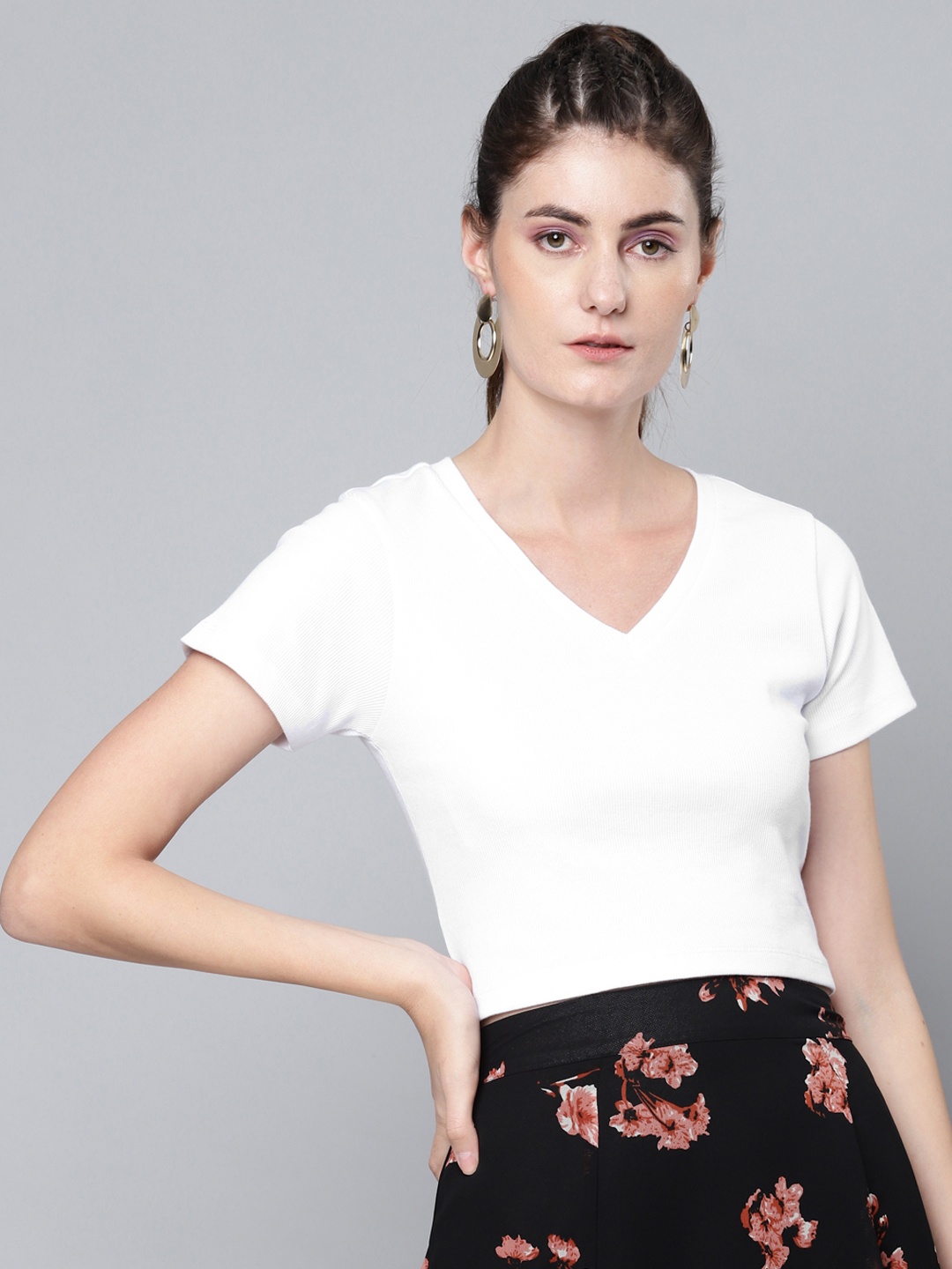 

SASSAFRAS Women White Solid V-Neck Cropped T-shirt