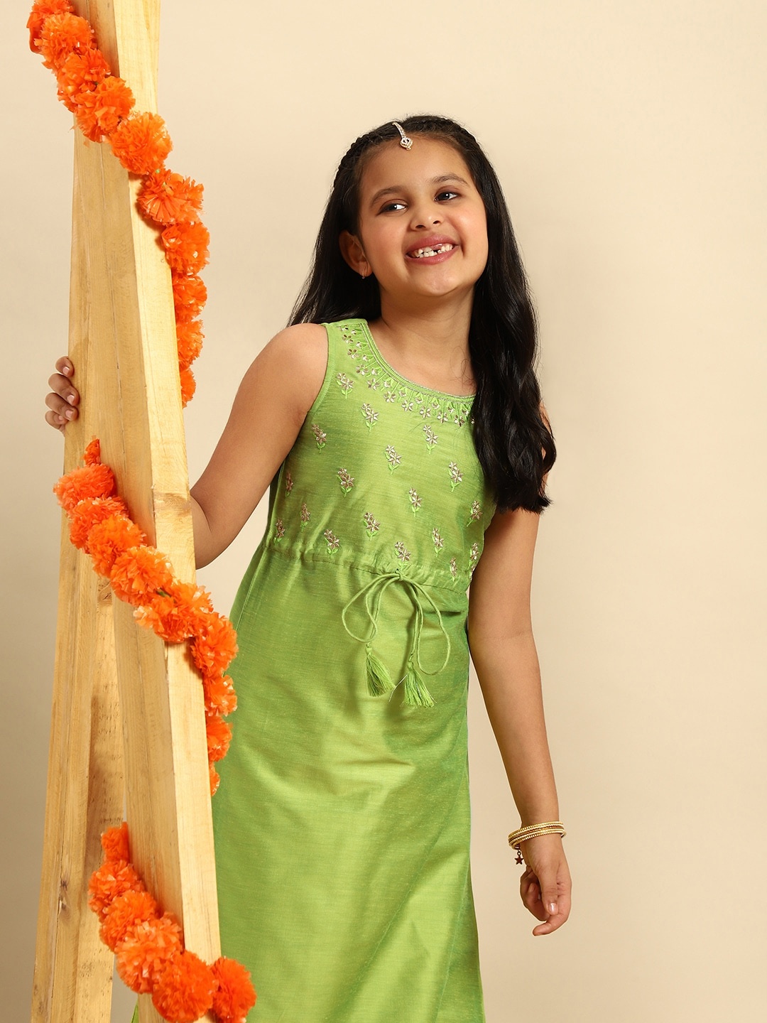 

House of Pataudi Girls Lime Green Floral Embroidered Thread Work Polyester Rozana Kurta