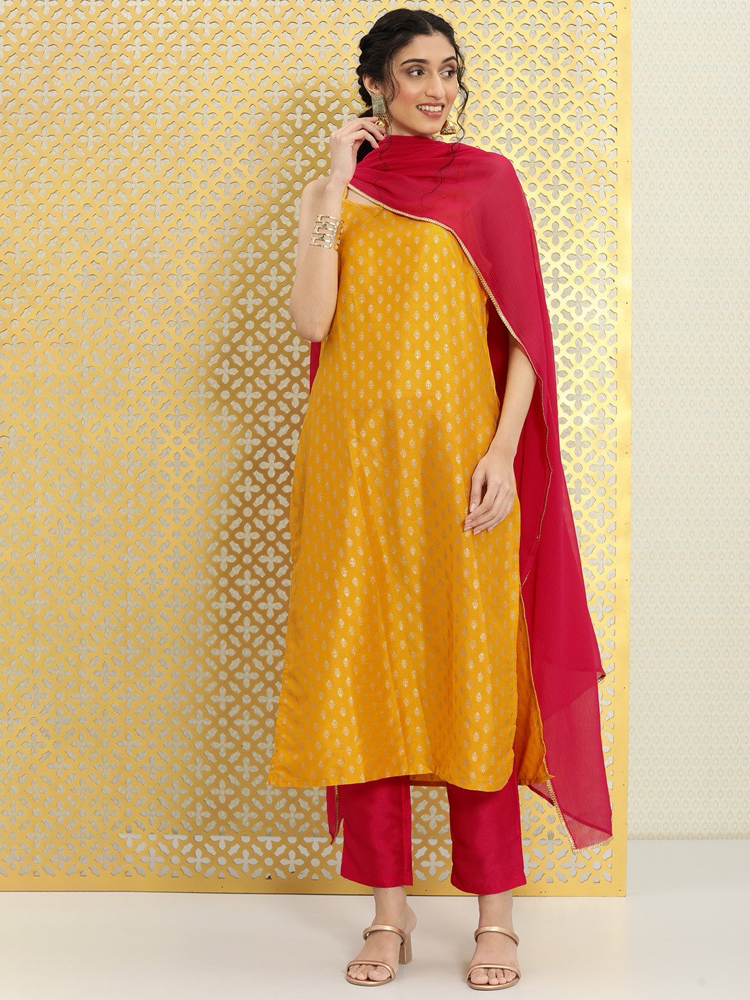 

Ode by House of Pataudi Women Mustard Yellow Printed Jashn Kurta with Trousers & With
