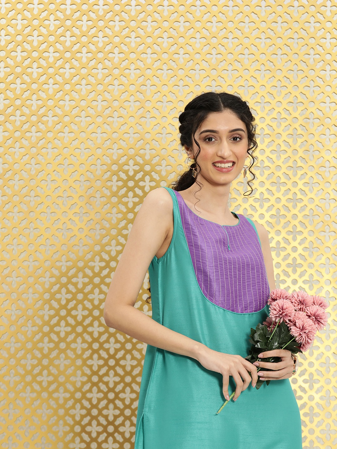 

Ode by House of Pataudi Women Green & Purple Colourblocked Rozana Straight Kurta