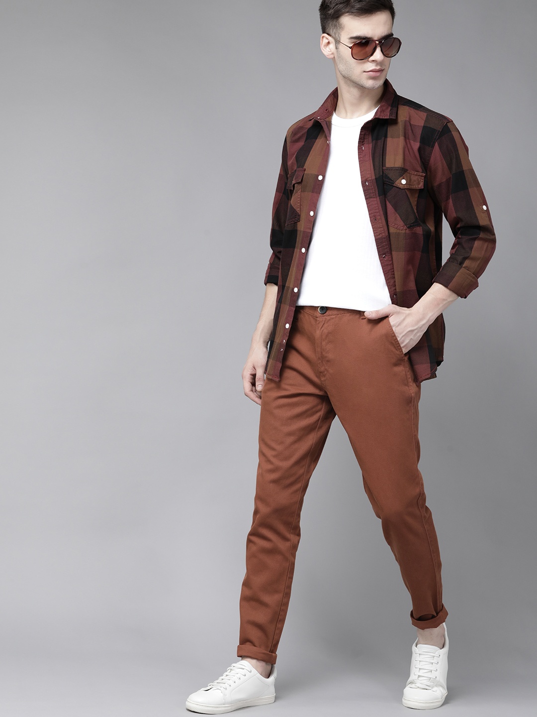 

Roadster Men Brown Solid Slim Fit Chinos