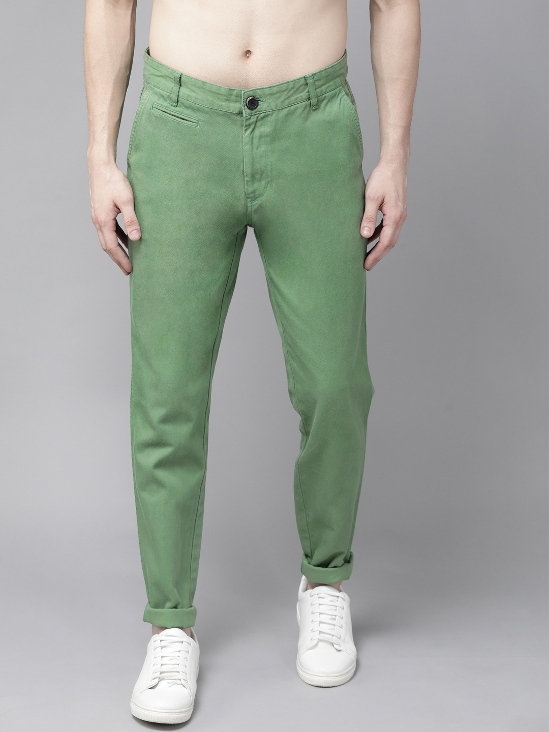 

Roadster Men Green Pure Cotton Solid Slim Fit Chinos