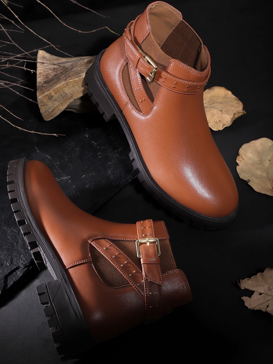 

Roadster Women Tan Brown Mid-Top Flat Boots