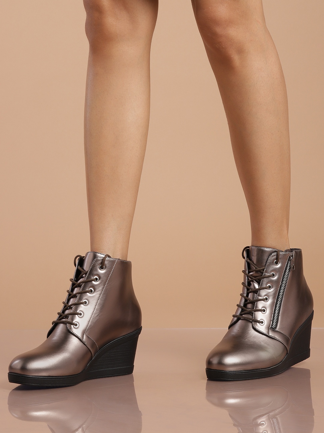 

DressBerry Women Gunmetal-Toned Solid Mid-Top Heeled Boots, Metallic