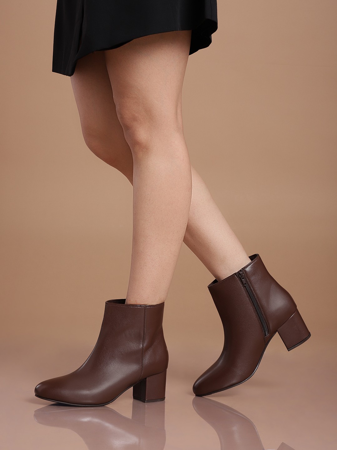 

DressBerry Brown Mid-Top Block Heeled Boots