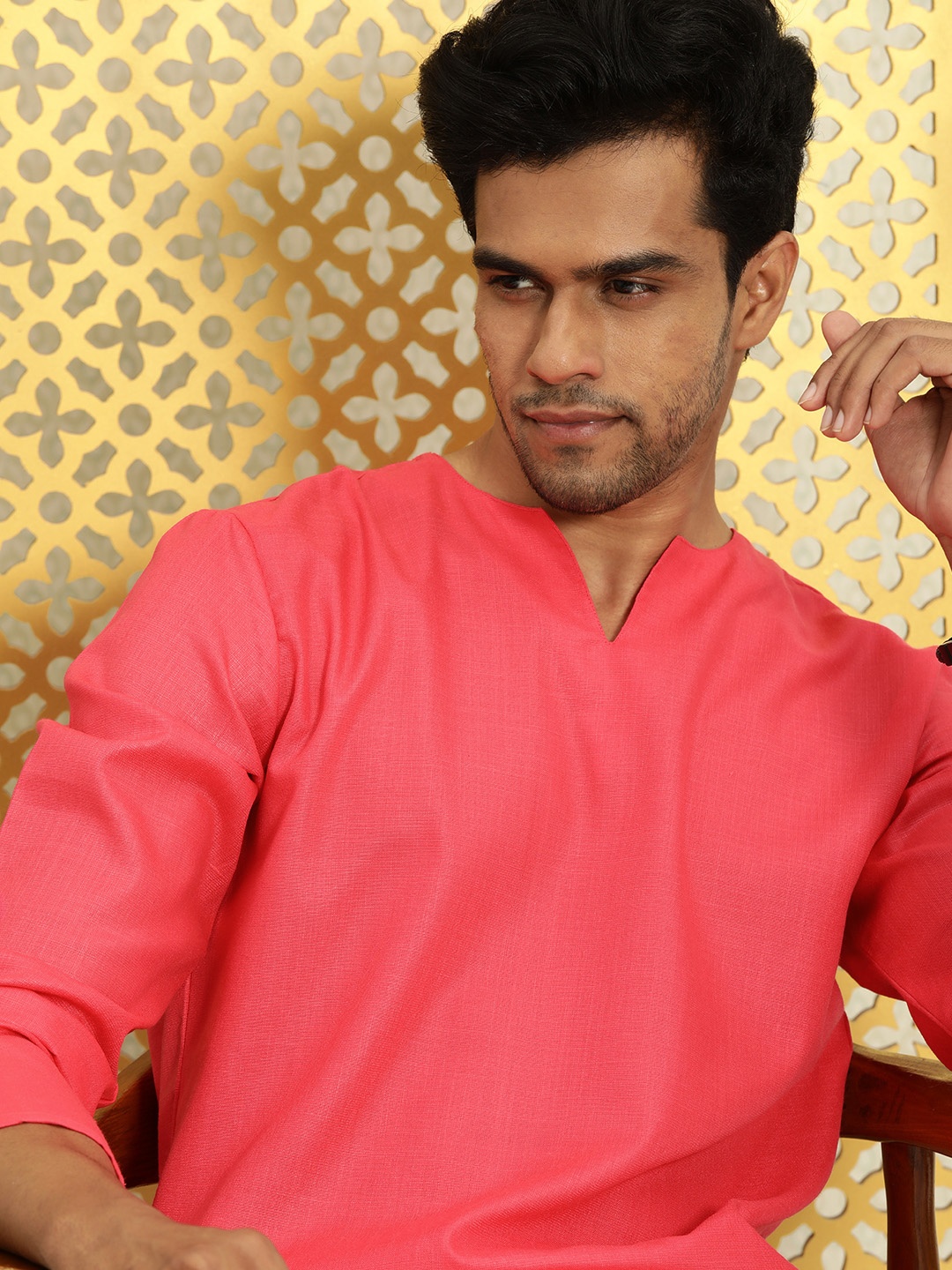 

Ode by House of Pataudi Men Pink Solid Rozana Straight Kurta