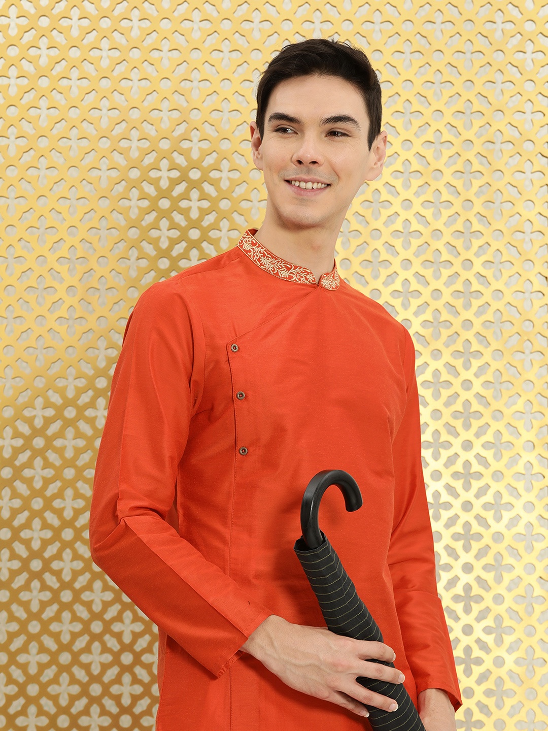 

Ode by House of Pataudi Men Orange Solid Thread Work Angrakha Kurta
