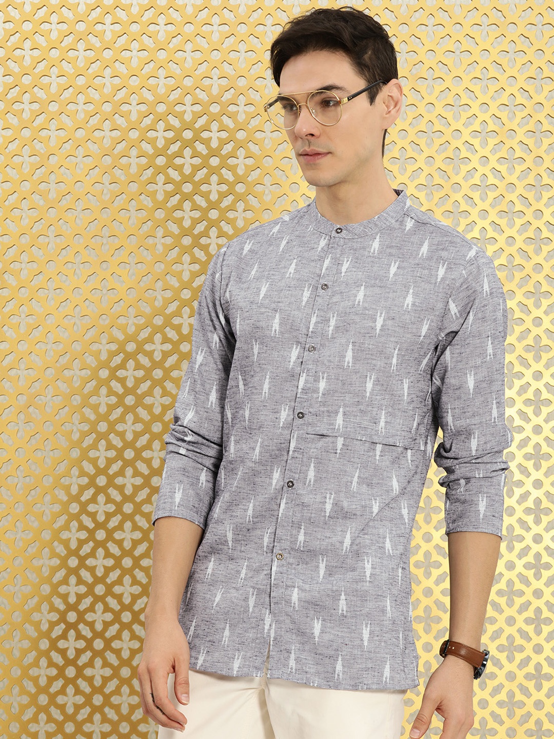 

Ode by House of Pataudi Men Blue & White Geometric Printed Kurta