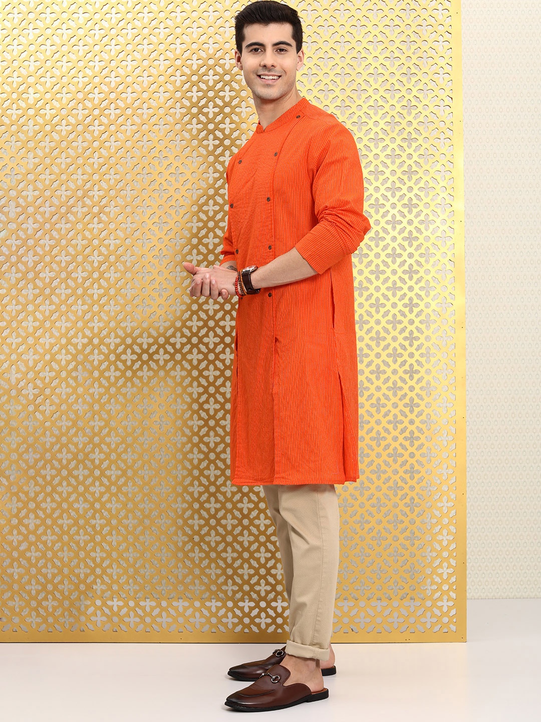 

Ode by House of Pataudi Men Orange Striped Rozana Kurta