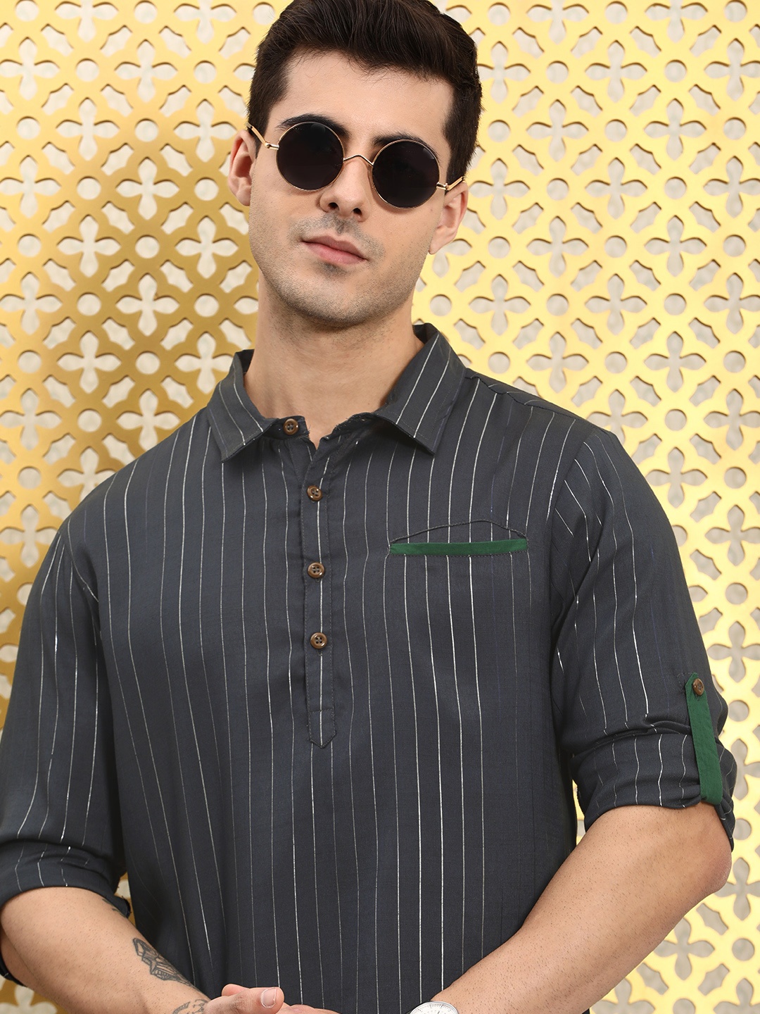 

Ode by House of Pataudi Men Grey & White Striped Rozana Kurta