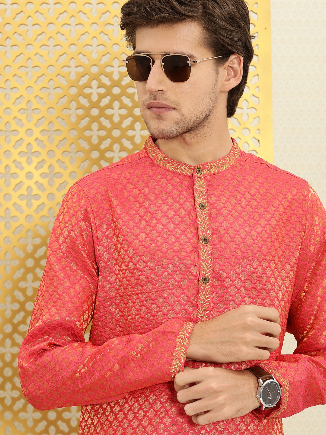 

Ode by House of Pataudi Men Peach Coloured Mandarin Collar Kurta