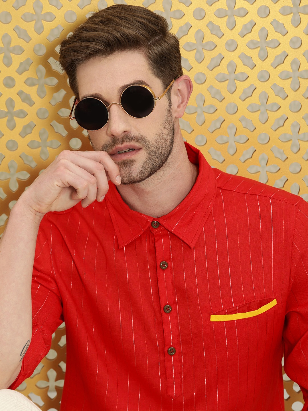 

Ode by House of Pataudi Men Red & White Striped Rozana Kurta