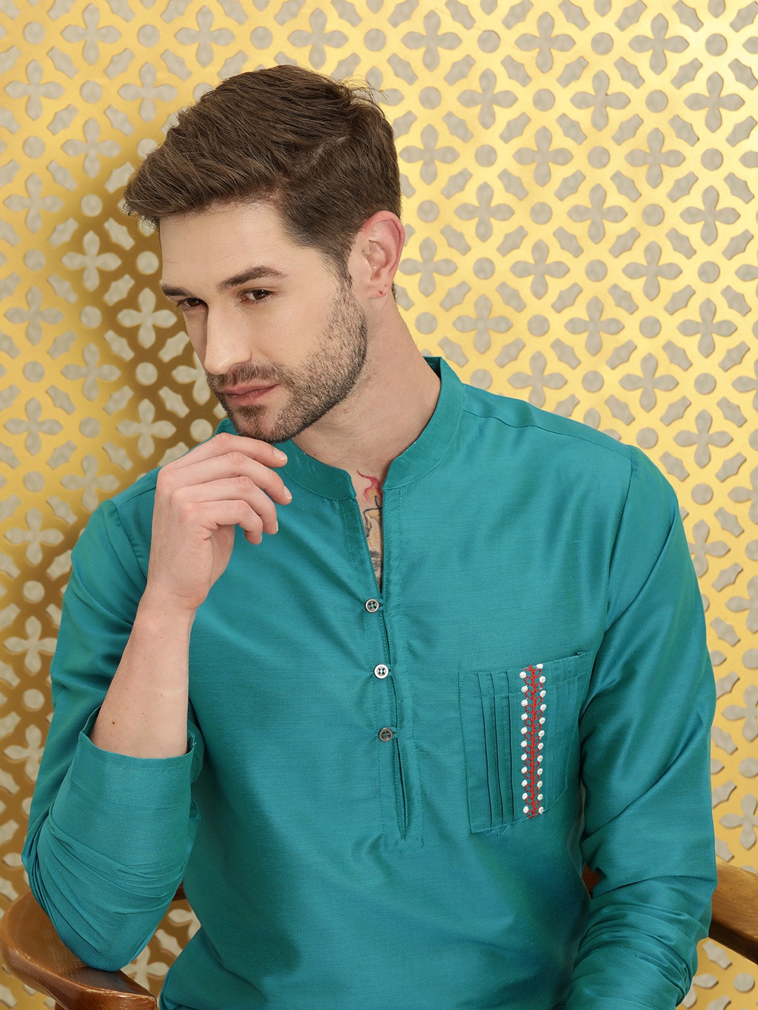 

Ode by House of Pataudi Men Blue Kurta