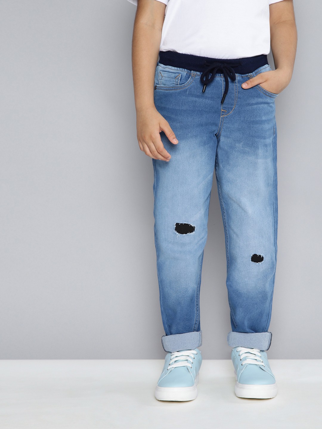 

HERE&NOW Boys Blue Slim Fit Mildly Distressed Heavy Fade Stretchable Jeans