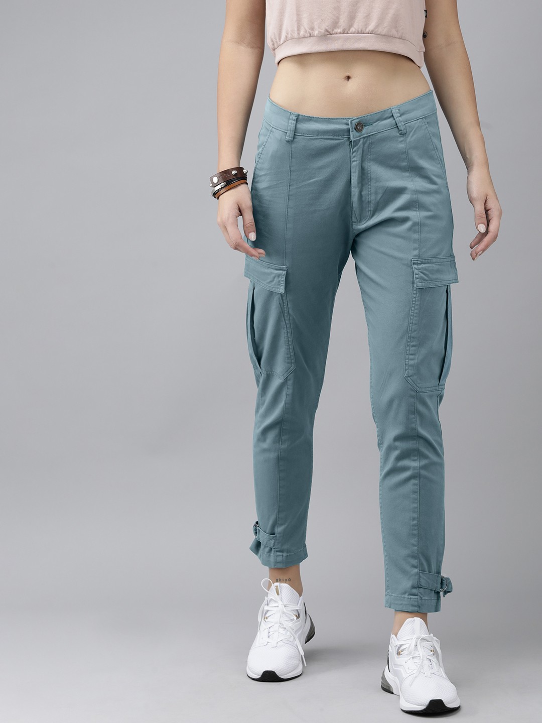 

Roadster Women Teal Green Solid Mid-Rise Cargos Trousers