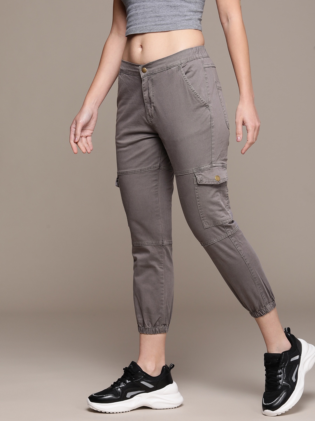 

The Roadster Life Co. Women Mid-rise Cargo Style Three-Fourth Joggers, Grey