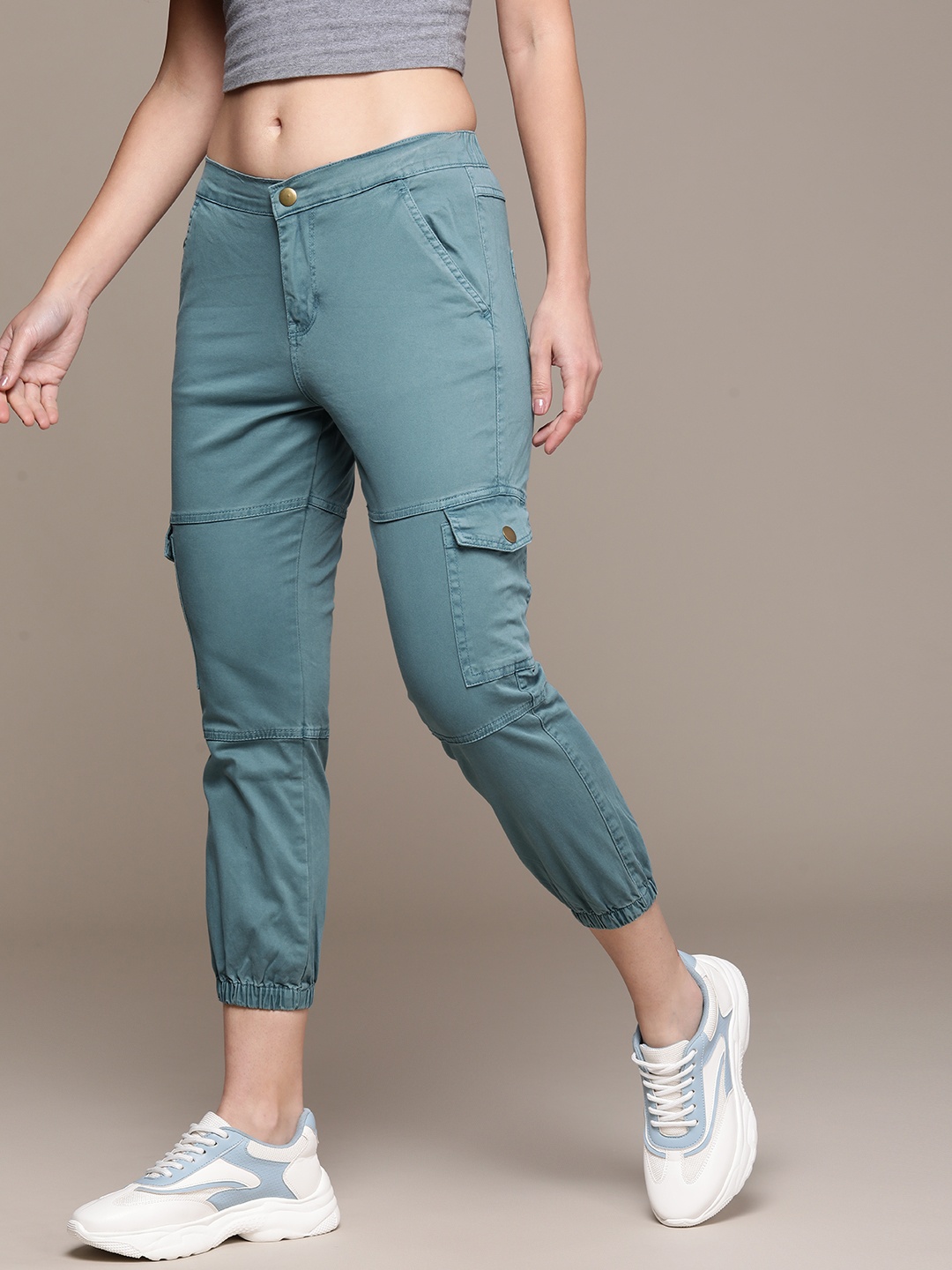 

The Roadster Life Co. Women Mid-rise Cargo Style Three-Fourth Joggers, Teal